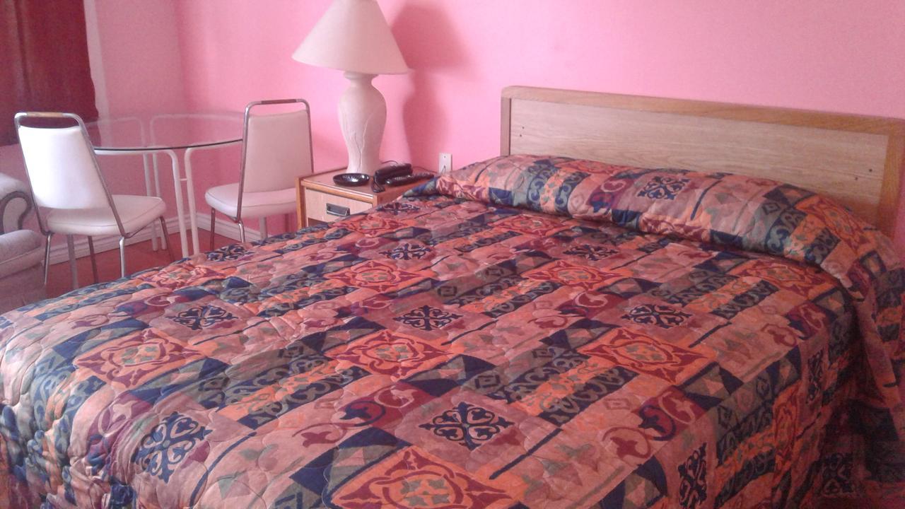 Leisure Motel Віндзор Екстер'єр фото