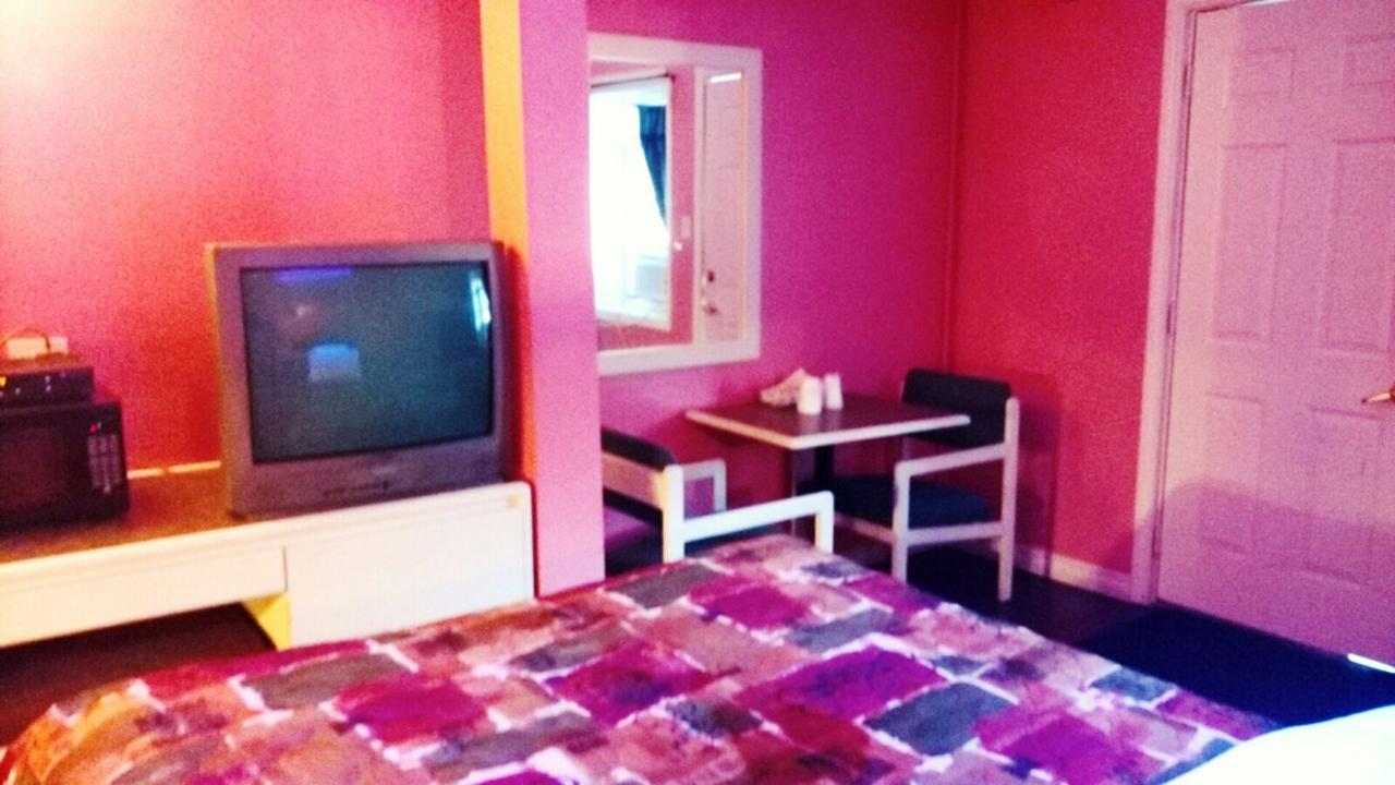 Leisure Motel Віндзор Екстер'єр фото