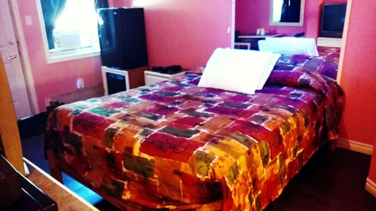 Leisure Motel Віндзор Екстер'єр фото