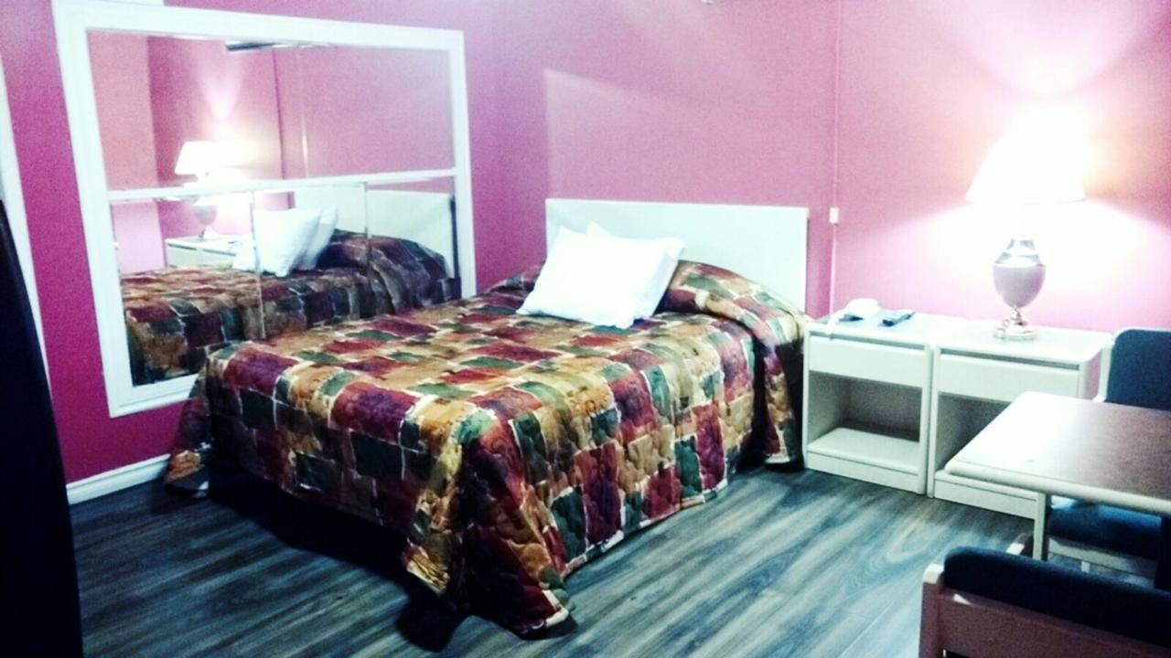 Leisure Motel Віндзор Екстер'єр фото